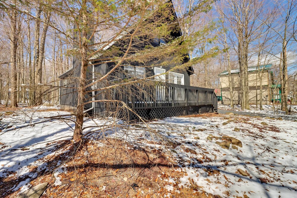Tobyhanna Vacation Home w/ Community Pool Access view 4