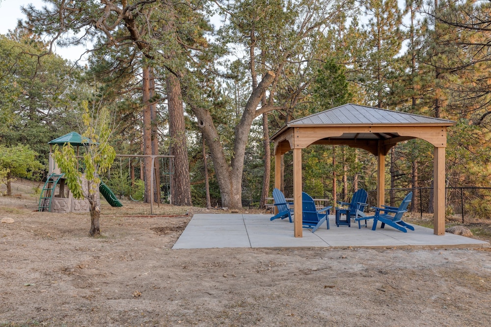 Enchanted Forest by Avantstay Indoor Hot Tub!