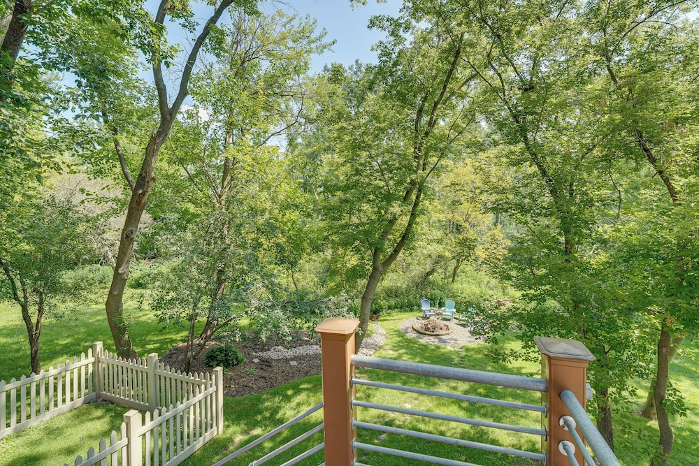 Lake Geneva Family Gem w/ Fenced Dog Run!