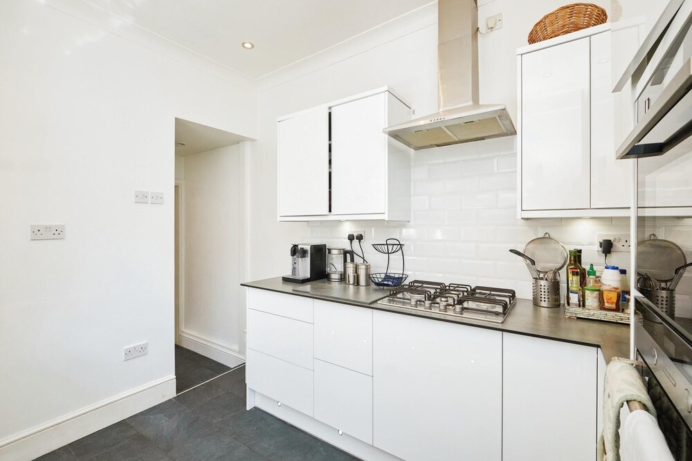 Newly Renovated 3 Bedroom House 15 Mins to Bham view 5
