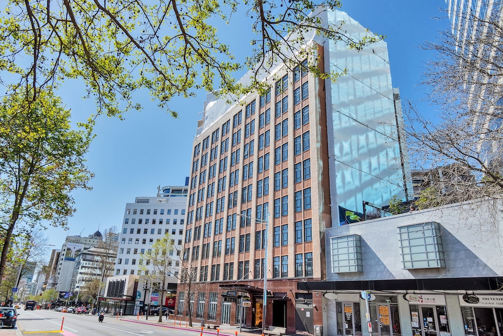 Central Queen St Apartment | Aircon & WiFi view 3