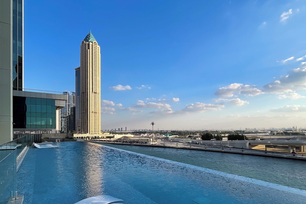 SIMPLY COMFORT Missoni Top Floor with Sea, Canal and Burj Khalifa Views