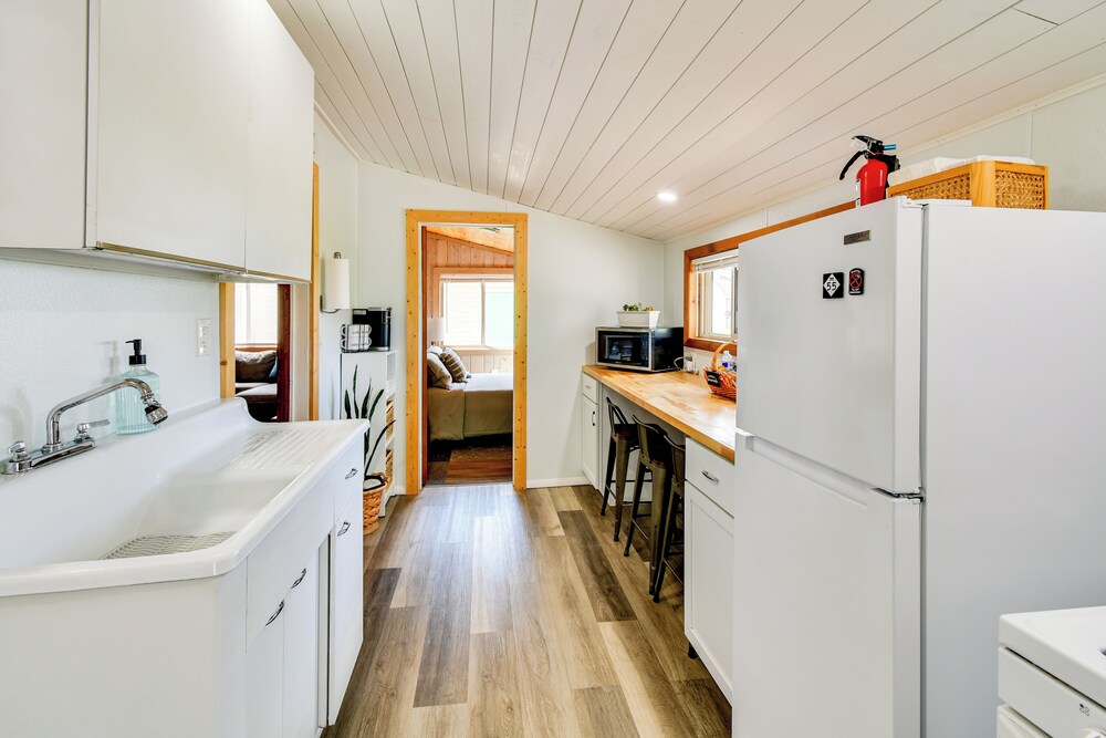 Walk to Houghton Lake: Cabin w/ Fire Pit!