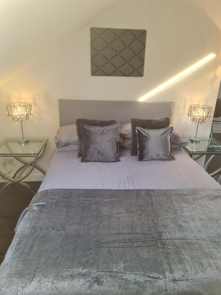 Robert The Bruce Apartment