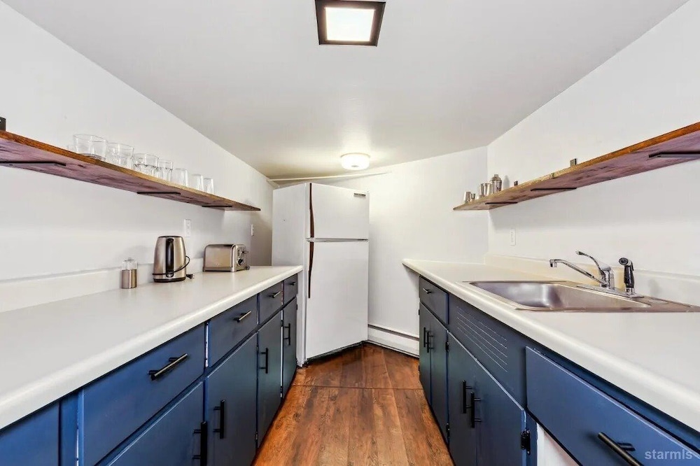 3748 Terrace Drive 5 Bedroom Home