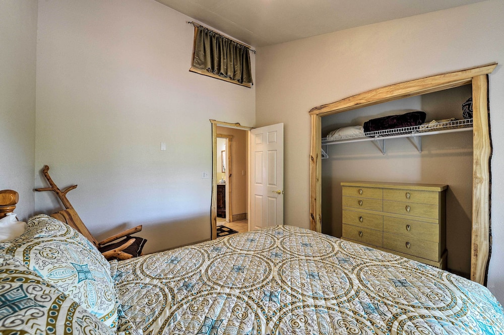 Yellowstone River Lodge w/ Kayaks & Mountain Views view 5