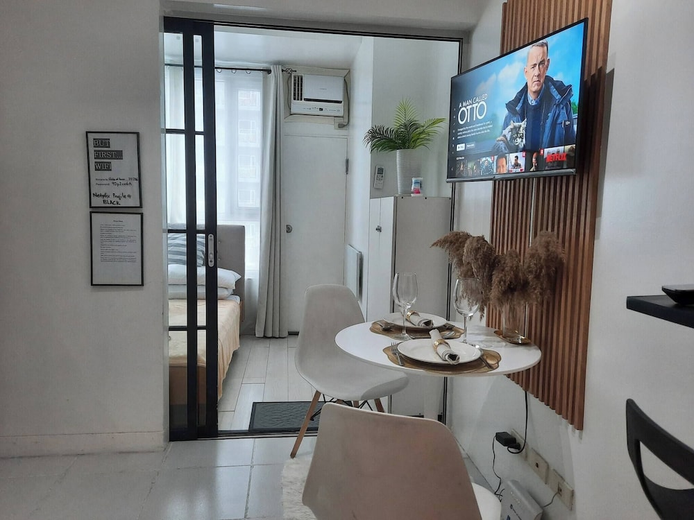 Stylish Condo at Mezza 1 With Fast Wifi & Netflix