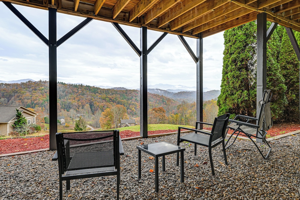 Near Hikes & Waterfalls: Smokey Mtn-view Haven!