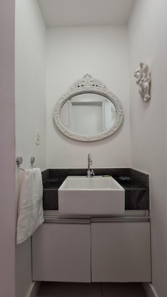 Apto moderno com miniquintal e piscina