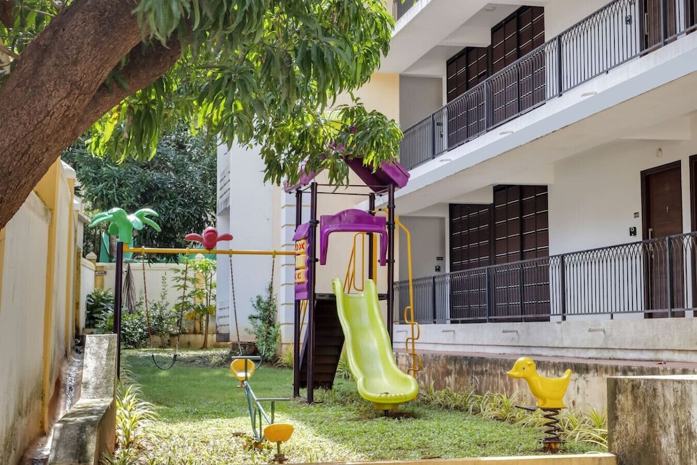 2BR w Pool Sauna 2km to Baga Calangute Beach