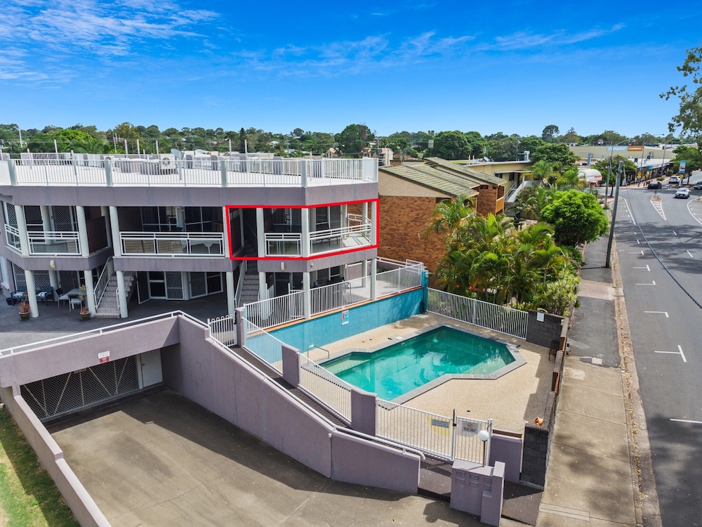 Beachside 2-bed Apartment With Secure Parking