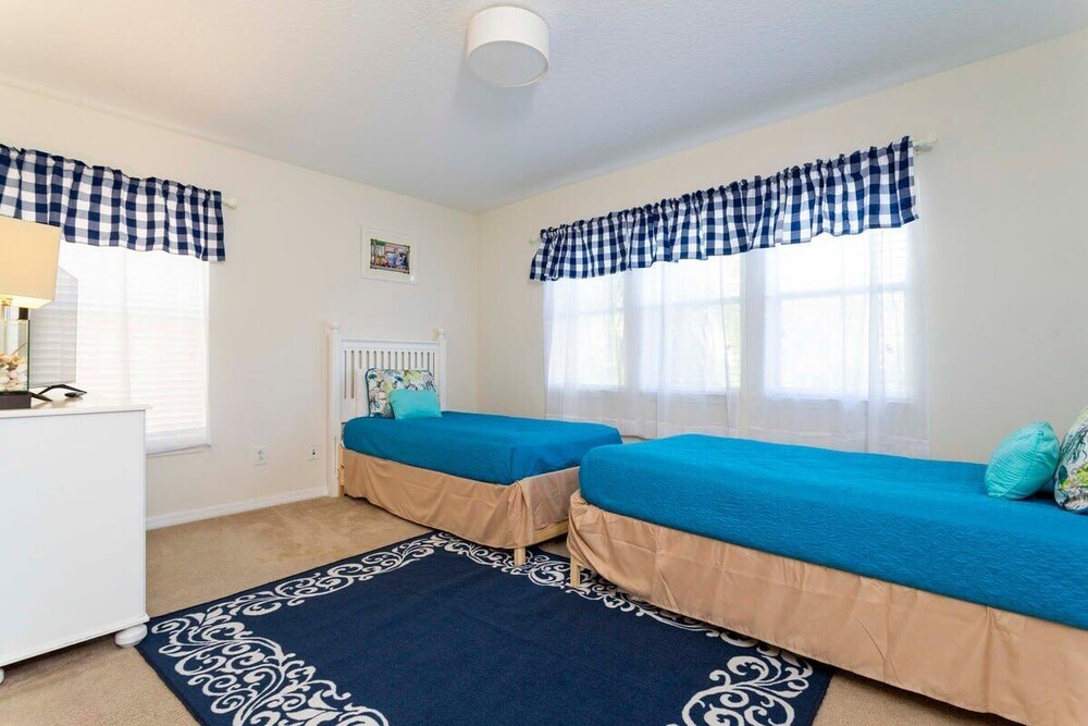 Gorgeous 4 Bedroom w/ Pool Close to Disney 920