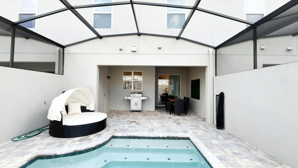 Solara Dreams 4BD Pool Home Next to Disney