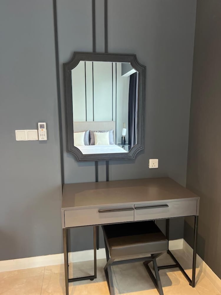 Crystal Suites At Axon Residence