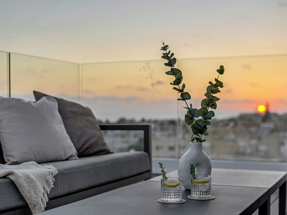 Sanders Olive Shared Pool Apartments