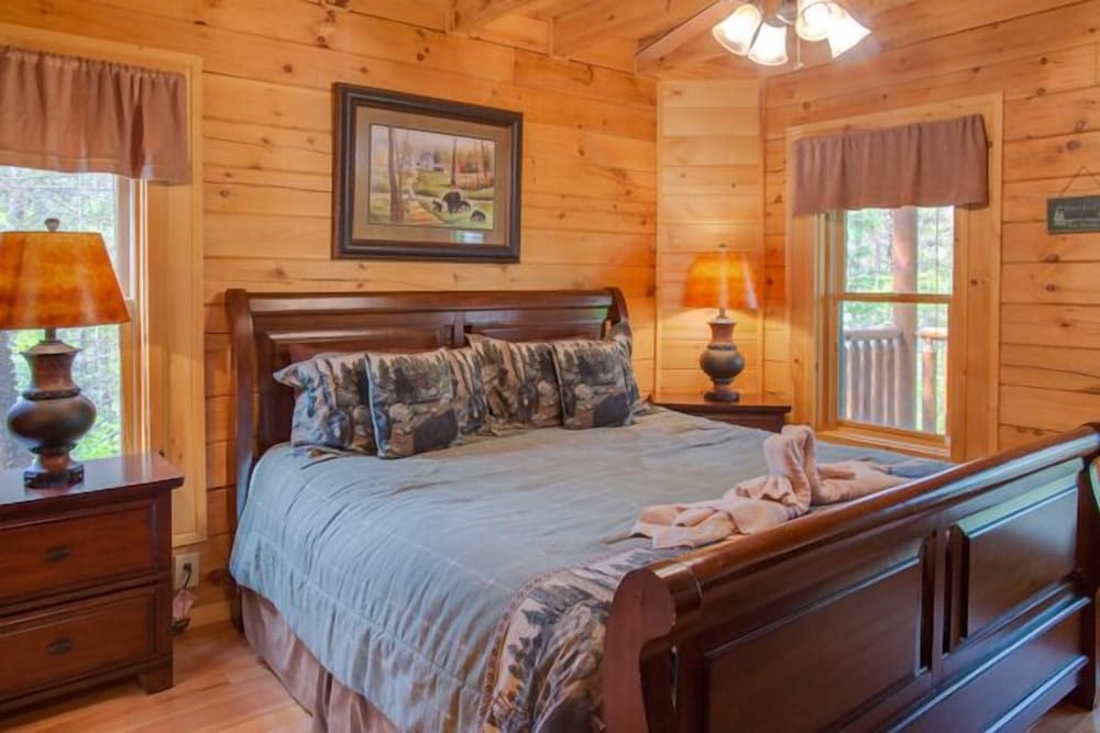 Peyton's Hideaway by Jackson Mountain Rentals view 3