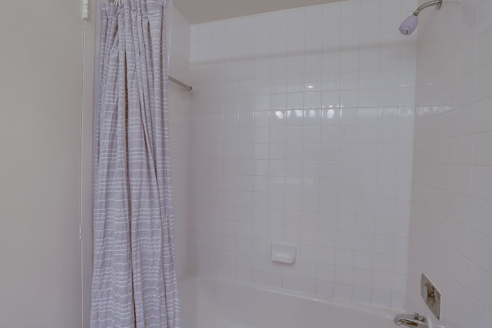 Crystal City Condo w Top Amenities