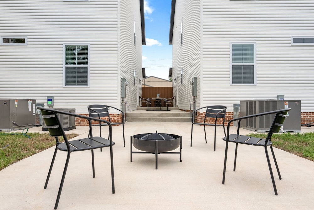 Adam's Downtown Retreat w/ Rooftop Access