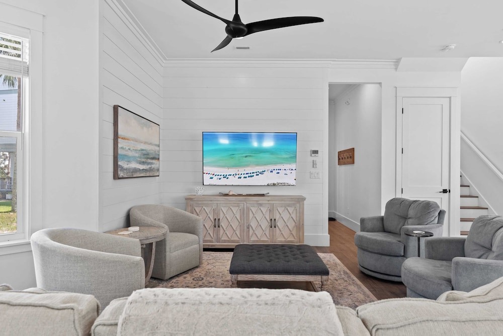 4BR Coastal Retreat w/ Pool, Patio & Games Lagniappe at Blue Mountain