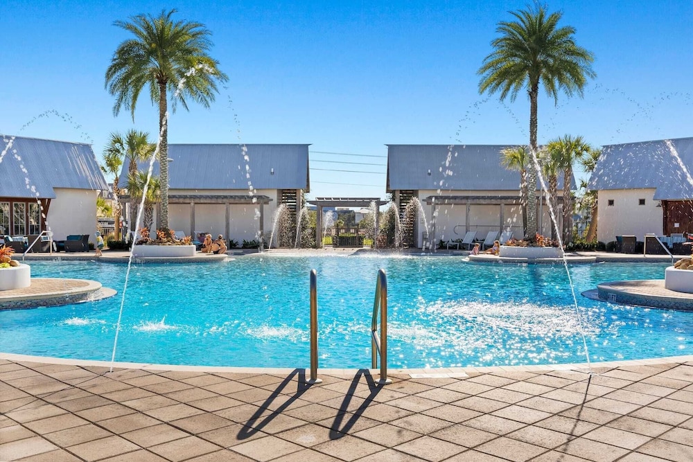 30A Sandpiper by Avantstay In Prominence, 2 Pools + Gym Access, 2 Bikes Incl