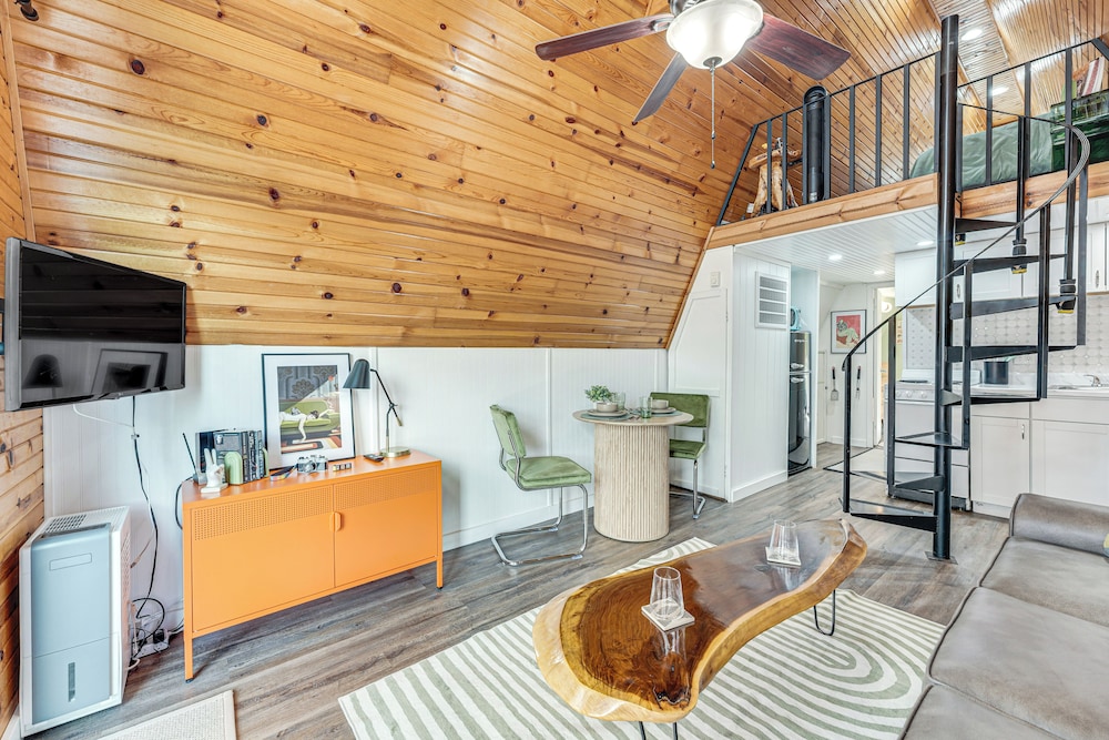Cozy Cabin w/ Deck & Boat Launch Access in Lampe!