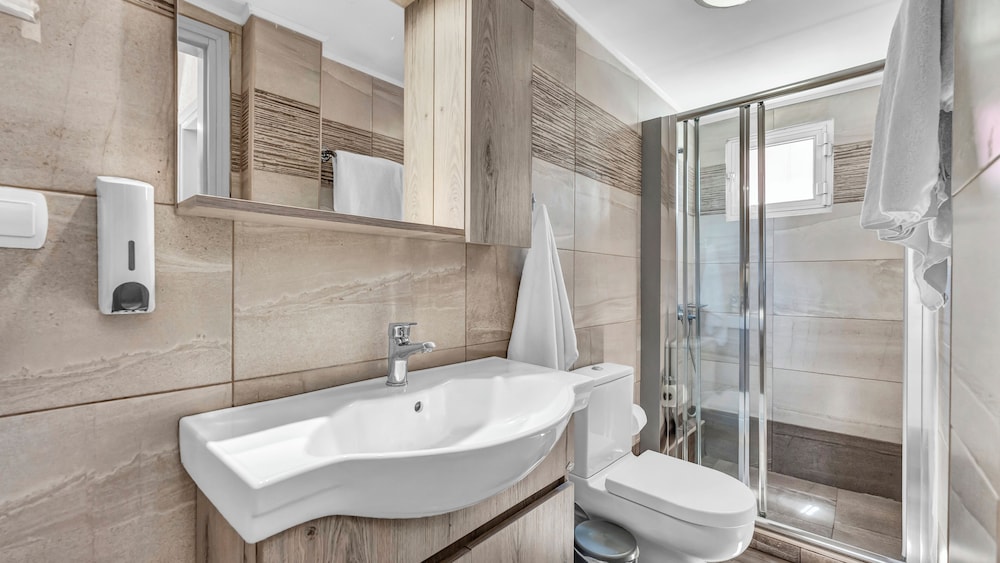 Evina Rooms & Suites