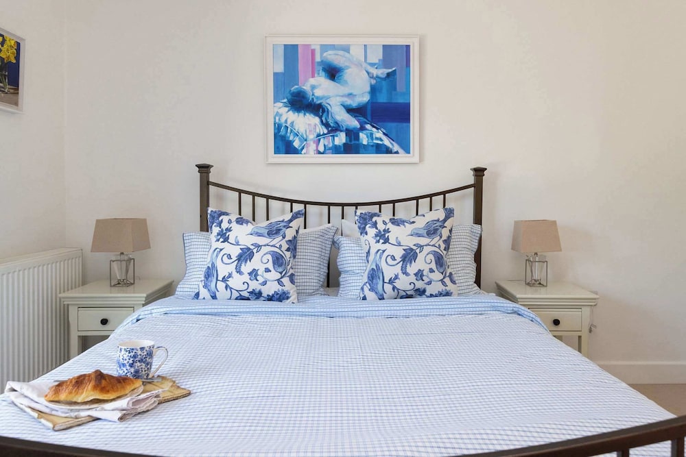 Spacious Coastal Retreat for 10 in West Wittering