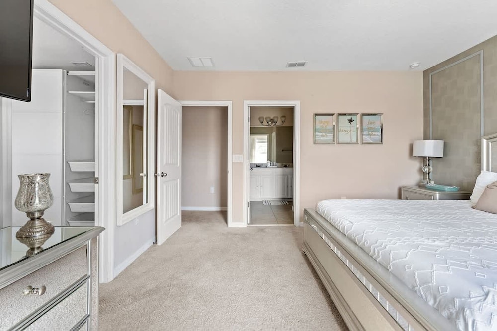 Themed Mickey Bedroom 4BR at Solterra