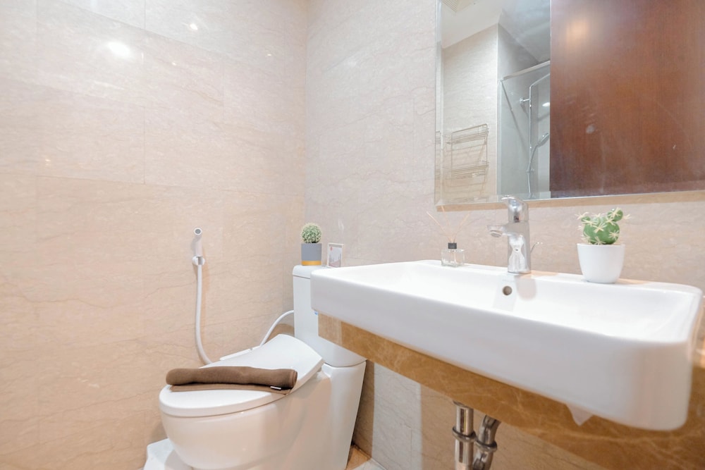 Best Location And Homey Studio At Menteng Park Apartment
