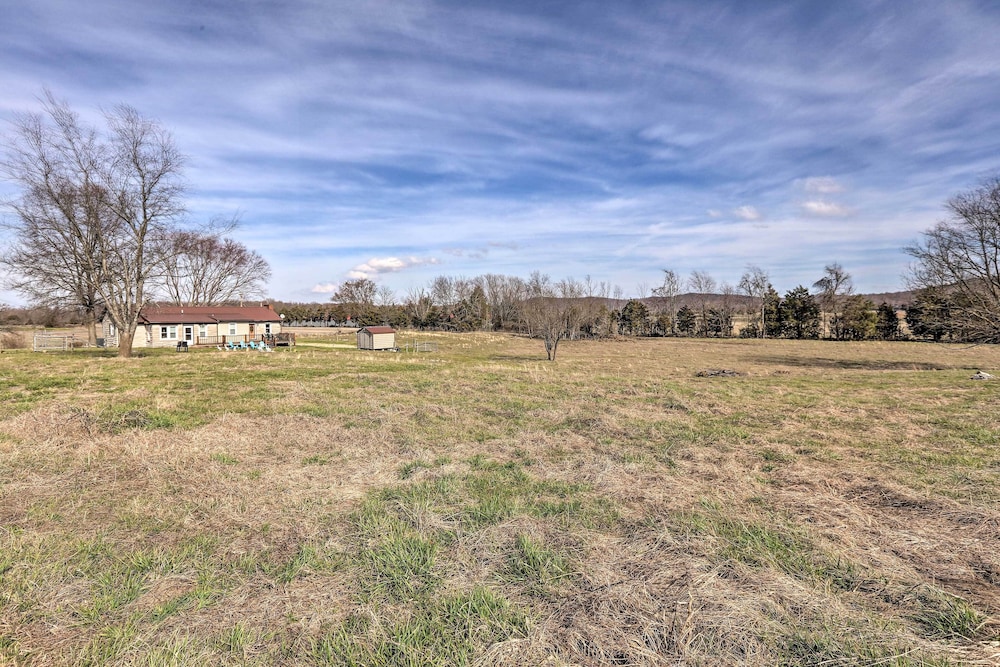 Family Home w/ Deck, 2 Mi to Lake Cumberland view 4
