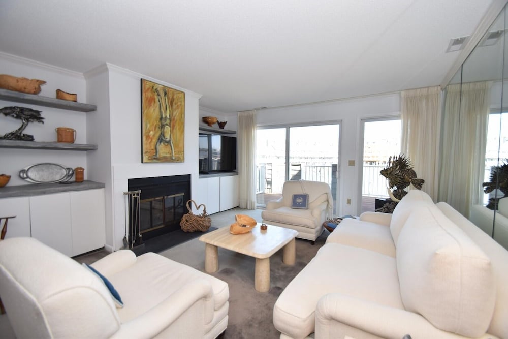 Harbour Island 28d 2 Bedroom Townhouse