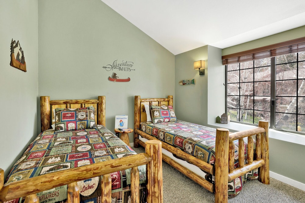 Woodland Retreat #2548