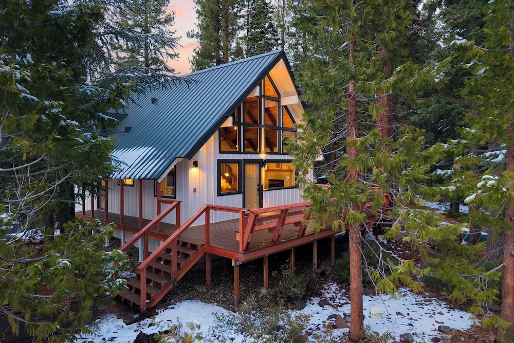 Cozy Modern Cabin w/ Sauna & Fireplace 5 Mins to Lake Peaceful Tahoe Retreat by Avantstay