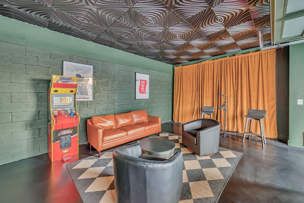 2 Hot Tubs Karaoke Game Room Downtown Nashville