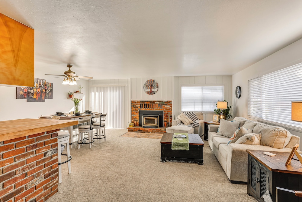 11 Mi to Burney Falls: Charming Home w/ Fireplace