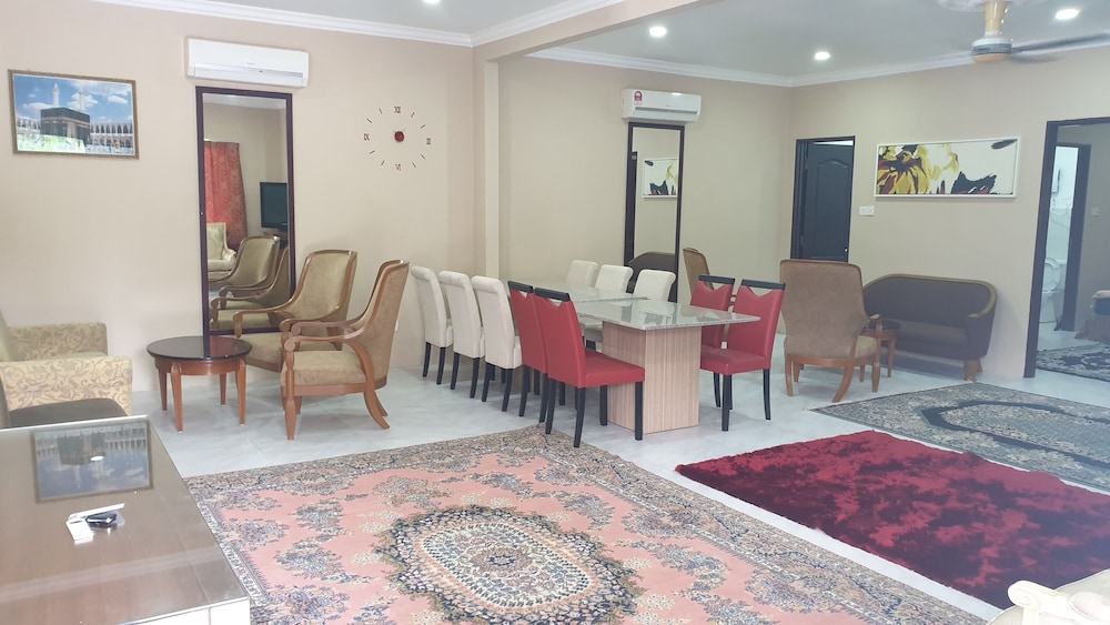4 Bedroom Bungalow With Private Pool photo 3