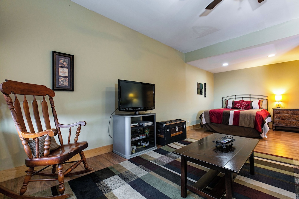 Lorelei Cabins Aster view 5