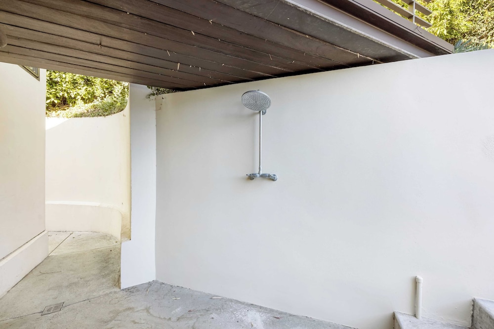 Kings Road West Hollywood Luxury Pool, Views, Firepit, Modern Design