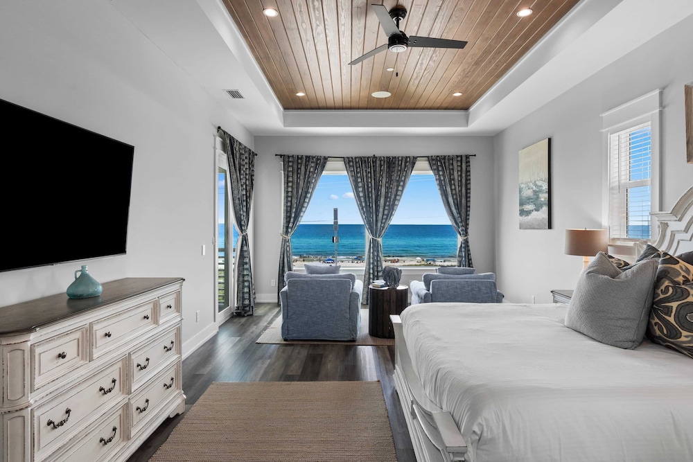 Gulf Views, Pool, Rooftop Lounge & Private Beach Heavenly Day by Avantstay