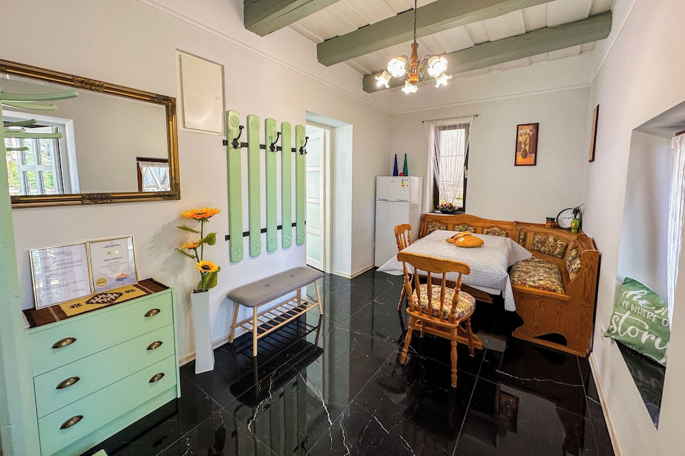 Nora Guest House