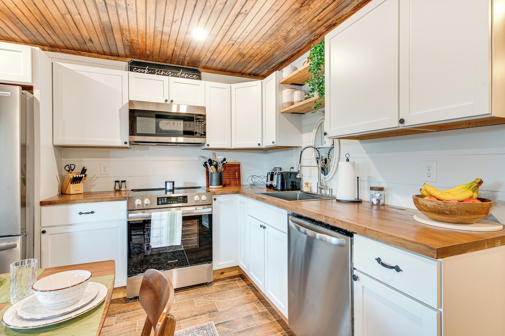 Recently Renovated Harveys Lake Retreat w/ Dock!
