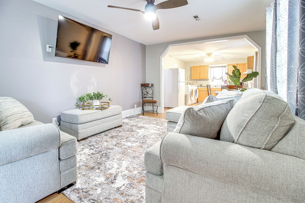 Private Patio: Cargo District, Dtwn Wilmington Apt