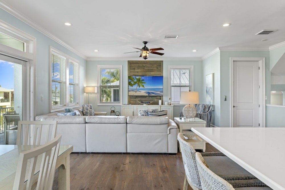 143 Catch And Relax: 5br Home W/ Pool & Spa! 5 Bedroom Home