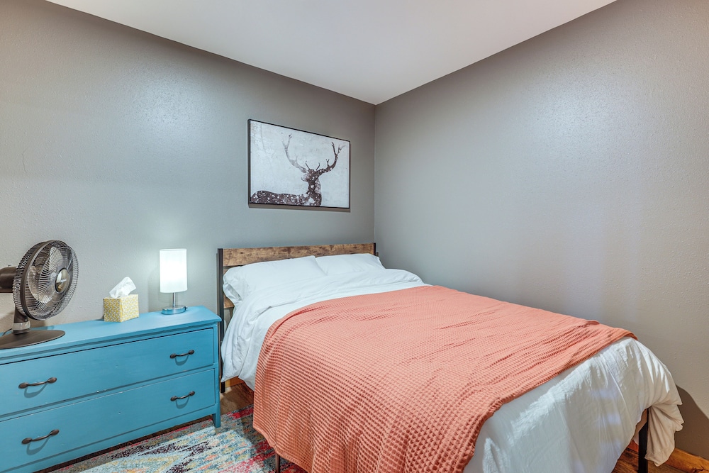 Ski-in/ski-out Condo in Upson - Walk to Lake