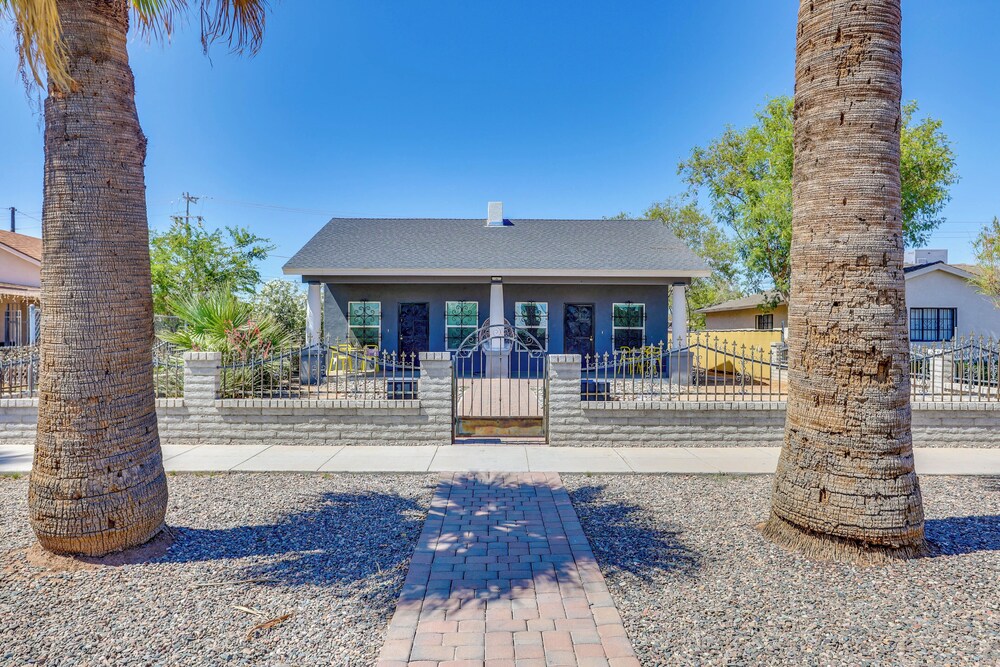 Apartment 2 Mi to Chase Field & PHX Arena!