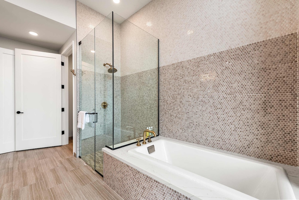 Luxury Penthouse 3BR Prime Location
