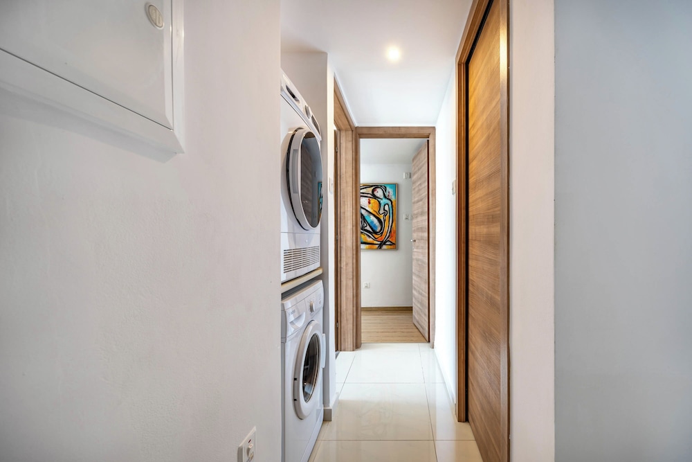 Marathon Beach Apartment With Shared Pool
