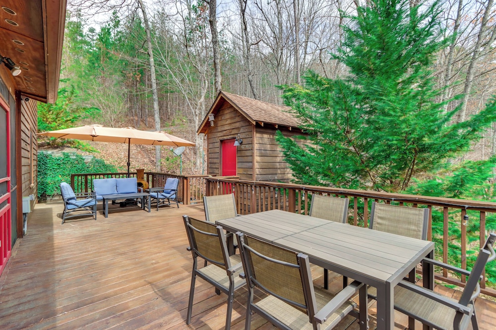 5 Mi to Cherokee Lake: Pet-friendly Cabin w/ Deck!