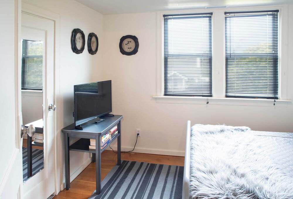 Updated Tacoma Home w/ Patio: 3 Mi to Downtown - Property Image 8