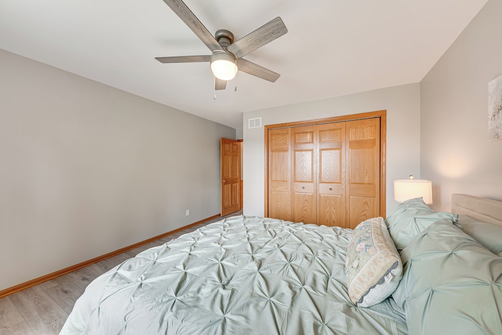 Lake Mary View: Pickleball Paradise Penthouse Unit